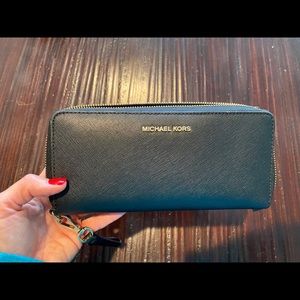 Michael Kors Jet Set Travel Continental Wallet